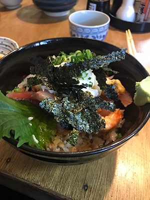 昼食で食べた海鮮丼