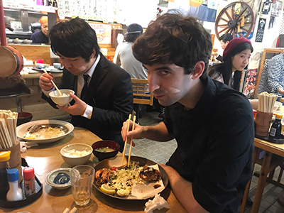 発表後の昼食の様子