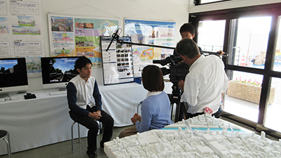 KAB熊本朝日放送の取材を受ける吉永（Ｂ4）