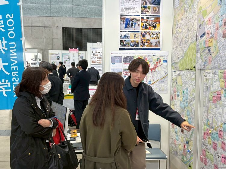 『先進建設・防災・減災技術フェア in 熊本』に出展 古賀研究室が小学校と連携した防災教育の成果を発表:大学掲載画像1